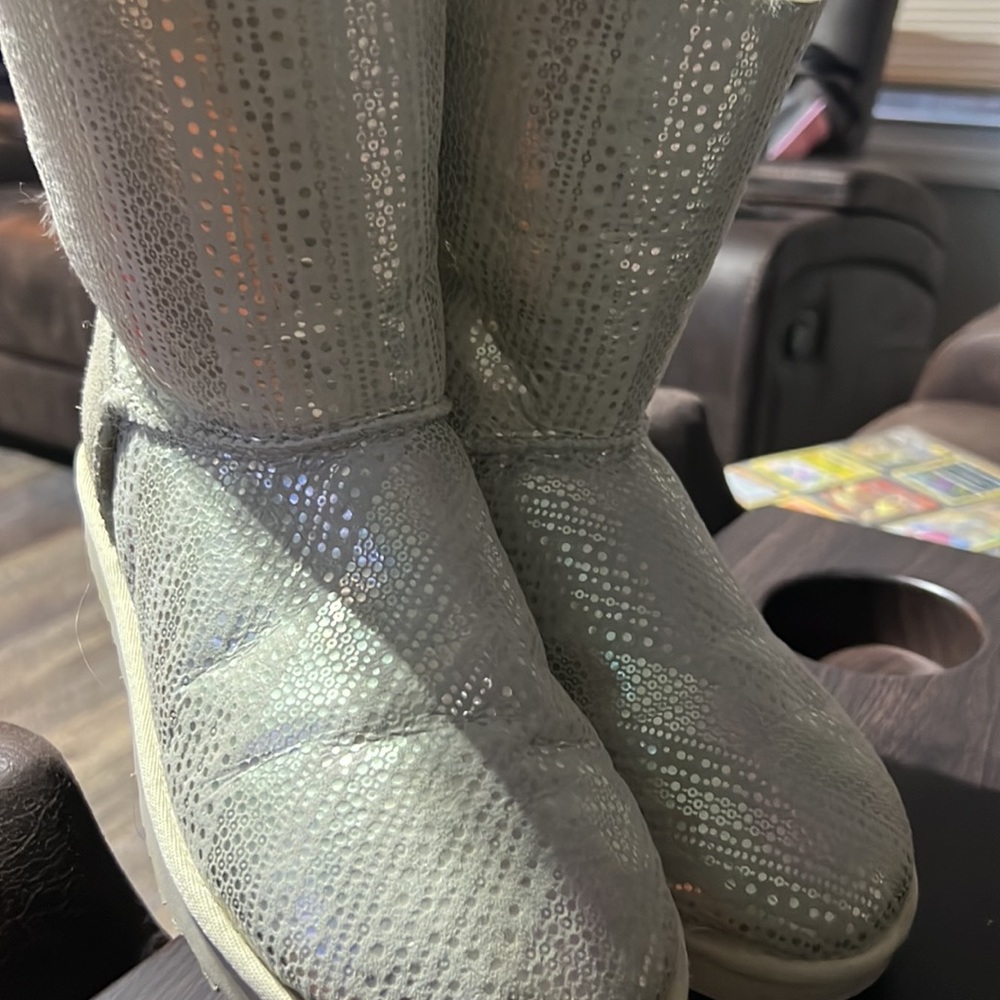 Ugg - Picture 5 of 6